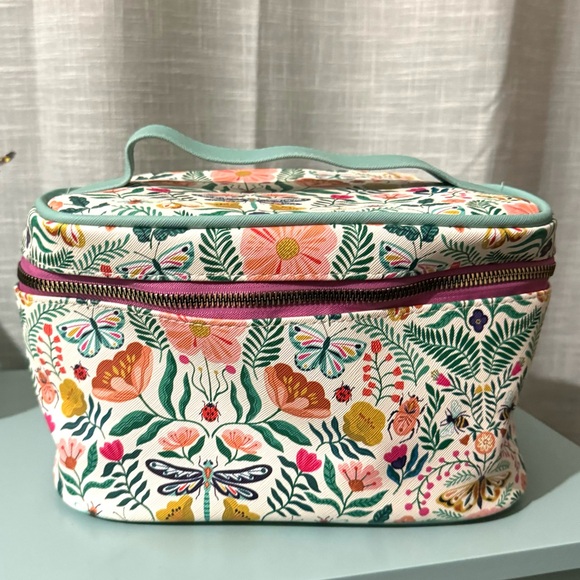 Handbags - Toiletry or Makeup Bag